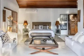 Charming beachfront house, just a few meters from the village of Praia do Forte. - Image 5
