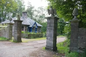 Eagle Lodge, Gatehouse next to A73, Self catering cottage, Pets welcome - Image 4