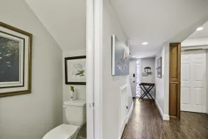 Condo au bord de l'eau avec piscine et quai à proximité du quartier historique - Image 3