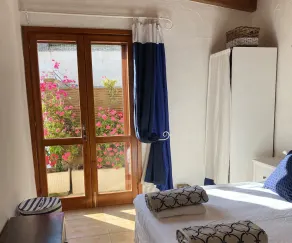 Modernisierte frei stehende Villa mit großem Schwimmbad – für 8 Personen - Image 4