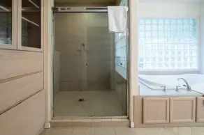 Privater MBR mit Whirlpool und eigenem Eingang - Image 5