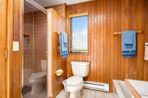 Superbe maison en bord de mer sur une rue calme avec vue sur la baie et l'océan. Jacuzzi! - Image 5