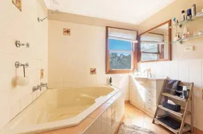 Mountains Cottage at Leura bush. - Image 2