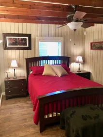 Raper’s Hollow Waterfront Cabin - Image 4