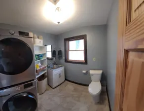 Waterfront Cabin on Beautiful Peavy Lake! Sandy Beach with Crystal Clear Waters! - Image 5