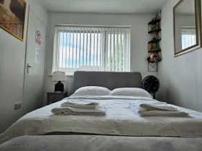 Willow Retreat - House in Burbage- Sleeps2- Garden - Image 4