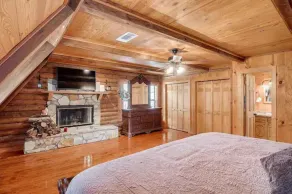 Unwind with the whole family at this serene 5-bedroom cabin retreat - Image 5