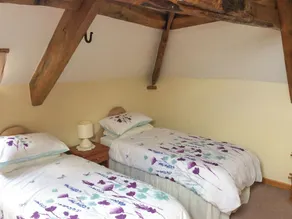 4 chambres à coucher à Hawkesbury Upton - Image 2