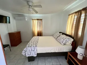 House seconds from the beach - Image 4