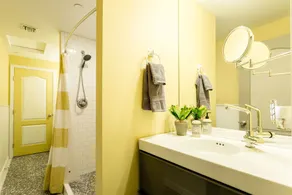 SPARKLING CLEAN-CANAL Walking/Running/Biking  to Baseball, Downtown Events & Mo - Image 3