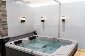 Luxury apartment with private jacuzzi around the beach - Image 2