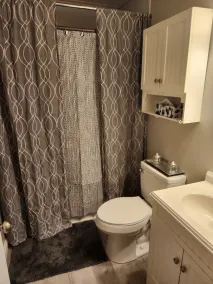 Beautiful Brick Home in Walking Distance to Lake Beach Area - Image 2