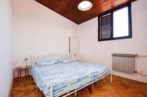 Holiday apartment in a quiet and sunny location - Image 4