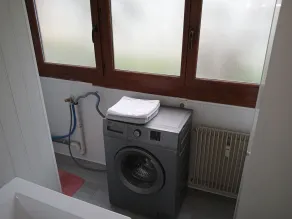 Apartment with free parking - Image 2