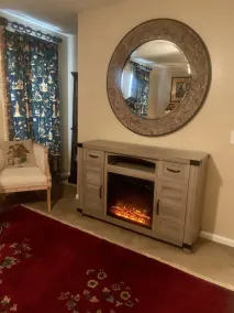Exquisite 2BR Luxury Suite  Prime Greenville Location - Image 2