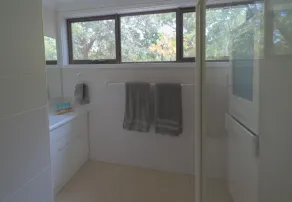 A Tranquil, Leafy and Super-Convenient Holiday Home - Image 2