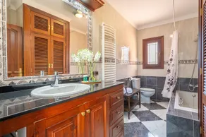 Air-conditioned country house with Wi-Fi, pool, garden, terrace, and balcony - Image 3
