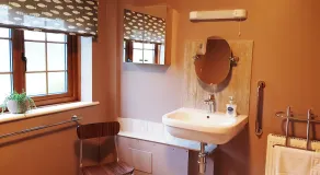 Spacious pet-friendly, accessible family holiday home at Hawthorn Farm, Kent - Image 2