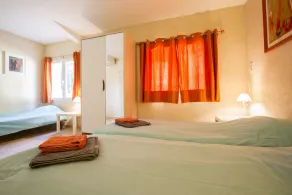Zwei prächtige Villen (8 Schlafzimmer, 17 Personen) mit großem beheiztem Pool und Tennisplatz - Image 4
