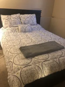 3 bedrooms & 2 full bath close to westgate in Glendale - Image 3