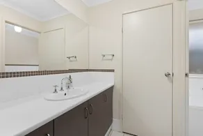 Peaceful 3BR family home Free Wi-Fi Free Parking - Image 3
