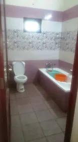 Maison chic dans un quartier résidentiel calme et calme si proche de la ville - Image 3