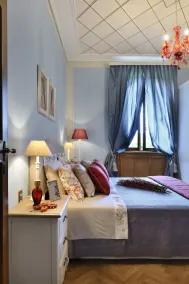 Villa surrounded by greenery with swimming pool, a few kilometers from the center - Image 4