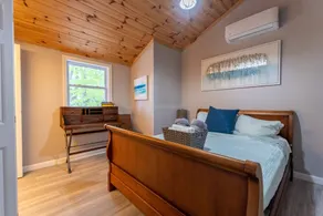 The Hideaway, lake views & access sleeps 8 Now featuring AC Wi-FI and TV - Image 5
