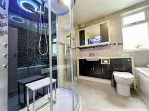Woodsome Lodge peut accueillir jusqu'à 16 personnes avec bain à remous! Luxe décontracté! - Image 5