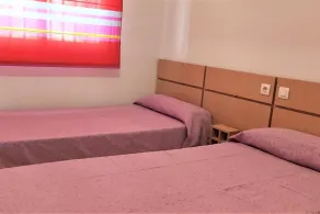 Discover this amazing ground floor apartment in one of the most central and convenient buildings in Marina d'Or! Located second line beach, the Playa Coral II building offers you direct access to all the amenities you need, just across the street!With su - Image 4