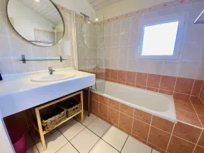 Superbe Villa avec piscine dans secteur calme (058) - Image 3