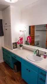 Spacious MCM home 2 minutes from downtown, Pet-Friendly! - Image 3