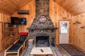 Lake Wallenpaupack Cottage with Private Dock, Kayak and Paddle Boards - Image 2