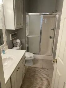 Private Floor with plenty of amenities - Image 4