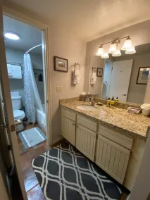 MEILLEUR EMPLACEMENT 2 Ascenseur Bd / 2BA Main St Ville Familiale Condo Capacité 6-8 personnes - Image 5