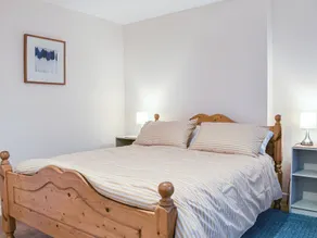 2 bedroom accommodation in South Molton - Image 4