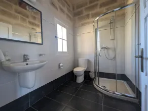 Grande ferme moderne avec piscine privée et barbecue, vue imprenable, emplacement idéal - Image 3