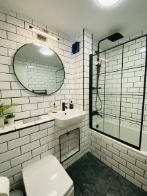"The Garden Apartment Newquay" by Greenstay Serviced Accommodation - Beautiful 2 Bed Apartment With Parking & Garden Terrace, Dog Friendly, Close To Beaches, Shops & Restaurants - Perfect For Families, Couples, Small Groups & Business Travellers - Image 2