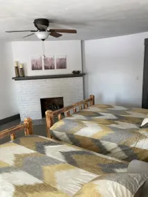 Modern Farm House and Barn- 5 ac and Pool/Hot Tub- 24 people- 599 a night! - Image 4