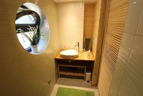 Chalet sur Pilotis, Cadre Insolite, au Dessus D'un Étang Dans un Parc Privé - Image 2