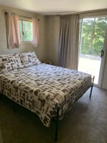 1 Bedroom Lake getaway - Image 3