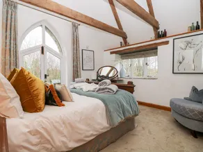 LOST BARN, pet friendly, luxury holiday cottage in Porth - Image 2
