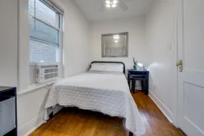 Walkable Chicago Retreat : Cozy 2BR w/ Porch : Near Transit, Dining & Stadiums - Image 4