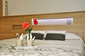 PROMO 15% ET UGE GAMLE RENOVERET LAGE MED POOL - Image 5