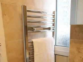 LARGE 12 Guests 5 Bedroom House in Birmingham City Centre - Image 3