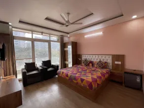 5 BHK entire floor best for parties - Image 4
