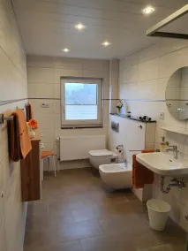 Ideale per famiglie e coppie: Appartamento 5 (2-5 pers.), 2 camere, balcone, Wi-Fi, sauna, ricarica auto elettrica - Image 5