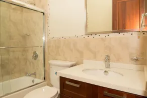 Kingston Modern Duplex Apartment - Image 3