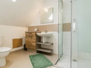 Beachside Retreat with Garden, Terrace & Bikes - 3BR, Sleeps 6, Near Shops & Beach - Image 2