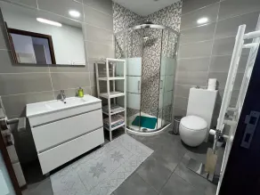 Maison avec 2 chambre mobilé moderne1 suite avec toillet, terrasse /25 km Porto - Image 2